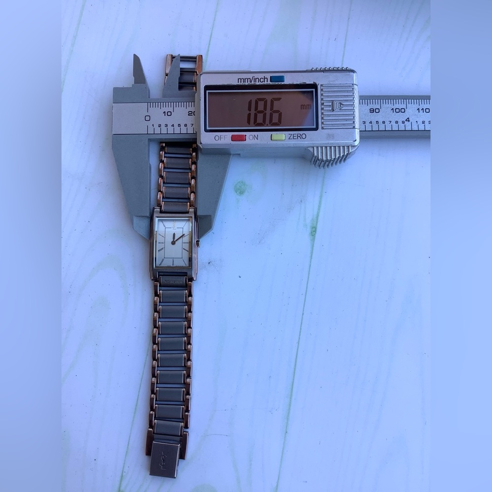 Ladies YVES SAINT LAURENT DRESS watch๐๐๐ - Picture 8 of 12